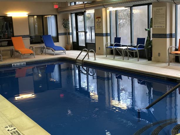 Imagen de la piscina del Hotel Holiday Inn Express Syracuse Airport, An Ihg. Foto 19