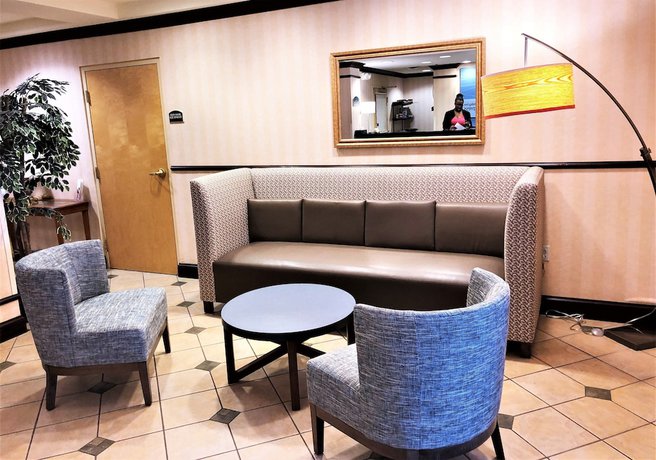 Imagen de los interiores del Hotel Holiday Inn Express Syracuse Airport, An Ihg. Foto 18