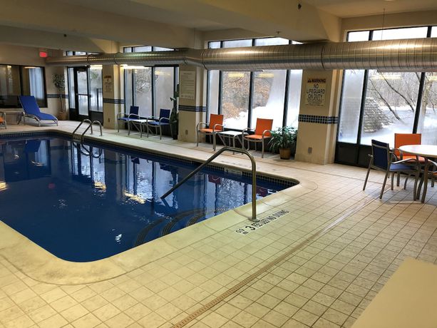 Imagen de la piscina del Hotel Holiday Inn Express Syracuse Airport, An Ihg. Foto 20