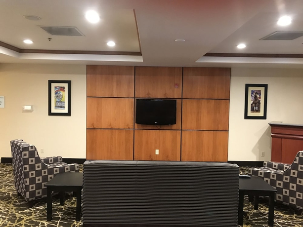 Imagen de los interiores del Hotel Holiday Inn Express Syracuse-Fairgrounds. Foto 18