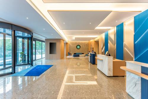 Imagen de los interiores del Hotel Holiday Inn Express Taizhou City Center, an IHG. Foto 19