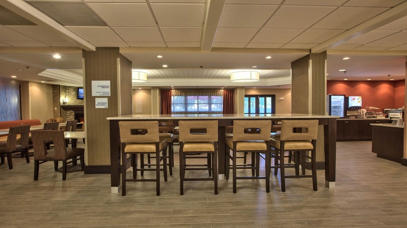 Imagen del bar/restaurante del Hotel Holiday Inn Express Tallahassee - I-10 E. Foto 3