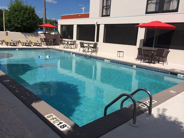 Imagen de la piscina del Hotel Holiday Inn Express Tallahassee - I-10 E. Foto 15