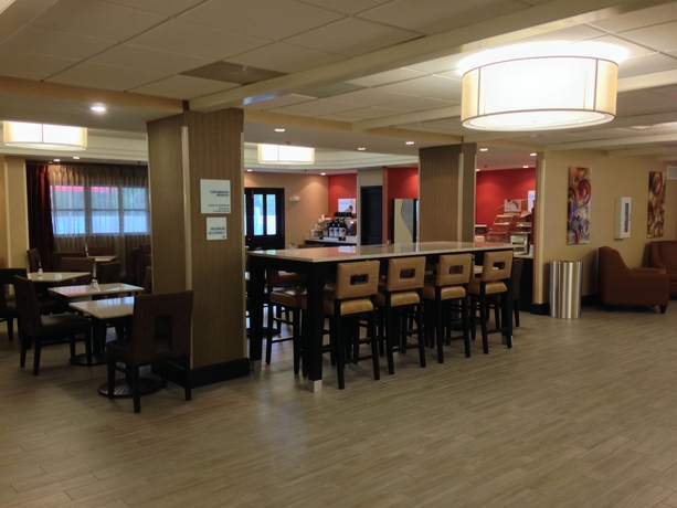 Imagen del bar/restaurante del Hotel Holiday Inn Express Tallahassee - I-10 E. Foto 4