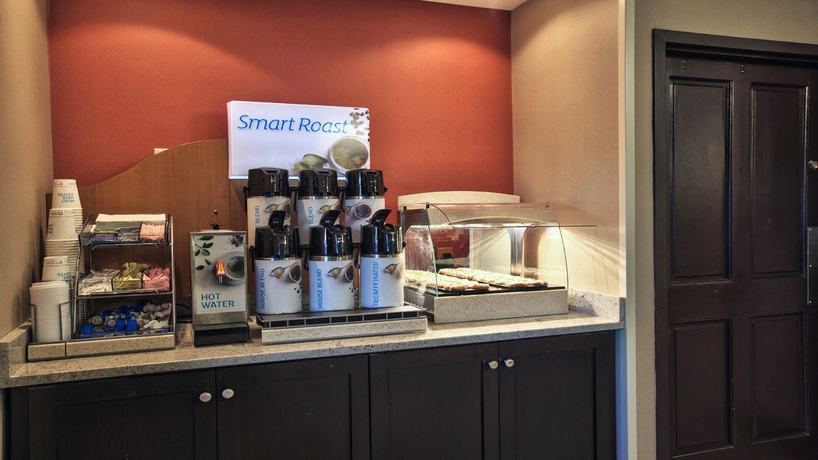 Imagen del bar/restaurante del Hotel Holiday Inn Express Tallahassee - I-10 E. Foto 5