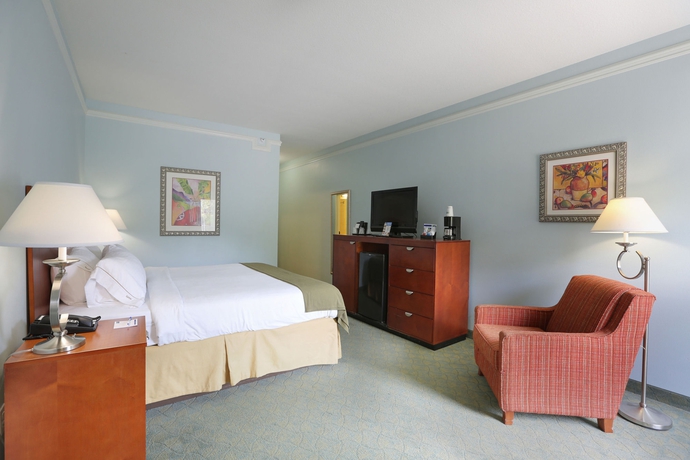 Imagen de los interiores del Hotel Holiday Inn Express Tampa N I-75 - University Area. Foto 7