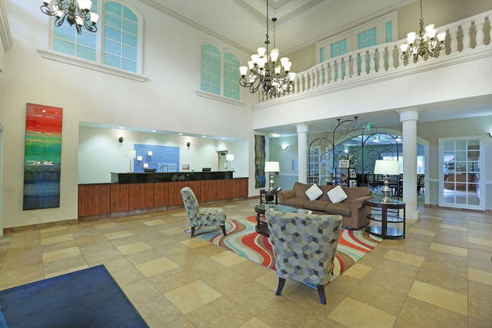 Imagen de los interiores del Hotel Holiday Inn Express Tampa N I-75 - University Area. Foto 11