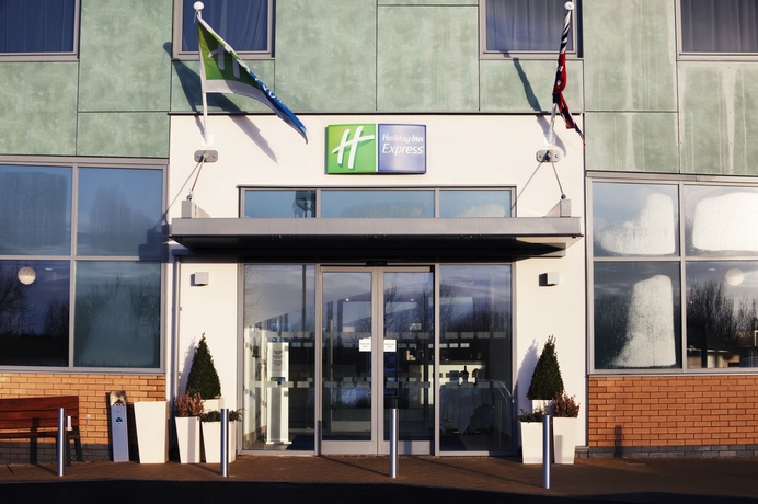 Imagen de los exteriores del Hotel Holiday Inn Express Tamworth. Foto 9