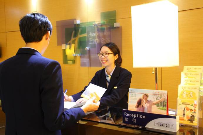 Imagen de los interiores del Hotel Holiday Inn Express Taoyuan, An Ihg. Foto 17