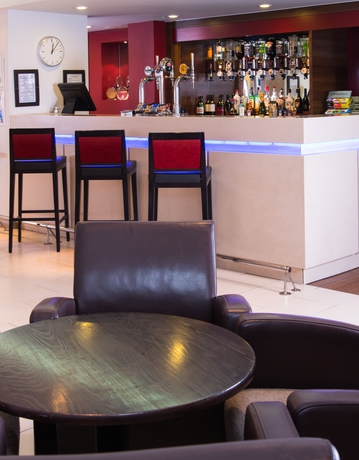 Imagen del bar/restaurante del Hotel Holiday Inn Express Taunton East, an IHG Hotel. Foto 3