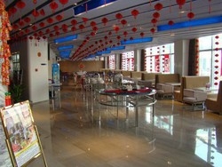 Imagen de los interiores del Hotel Holiday Inn Express Tianjin Binhai. Foto 4