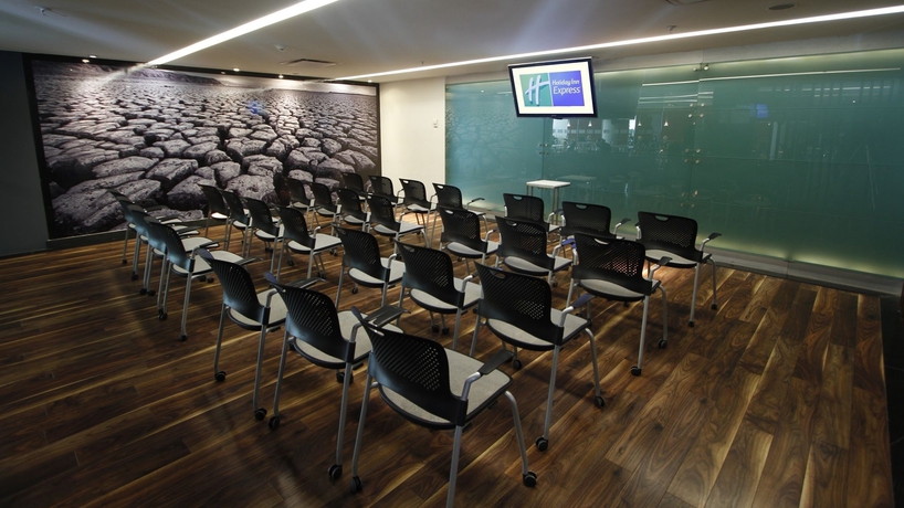 Imagen de los interiores del Hotel Holiday Inn Express Toluca Galerias Metepec. Foto 11