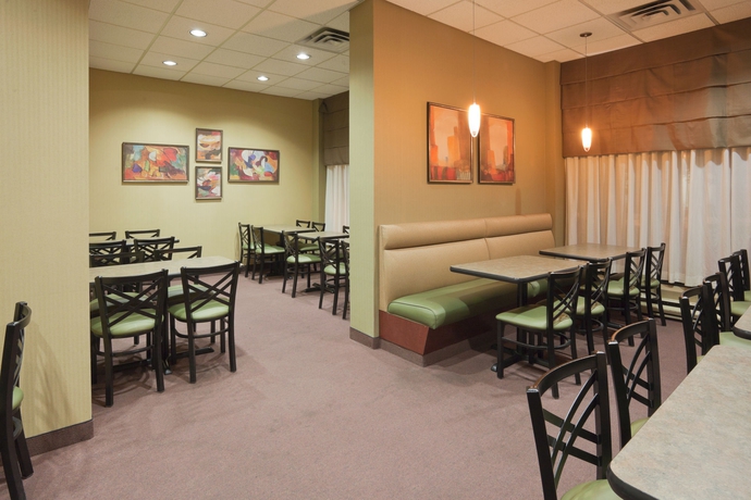 Imagen del bar/restaurante del Hotel Holiday Inn Express Toronto - Downtown, An Ihg. Foto 4