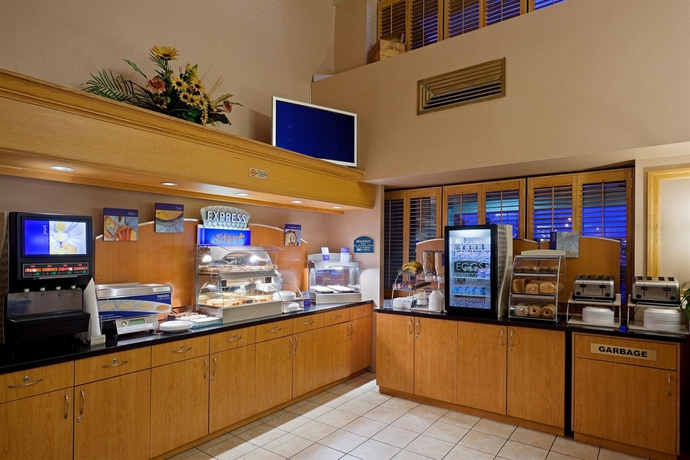 Imagen del bar/restaurante del Hotel Holiday Inn Express Toronto East - Scarborough, An Ihg. Foto 3