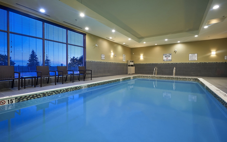 Imagen de la piscina del Hotel Holiday Inn Express Toronto - North York, An Ihg. Foto 16