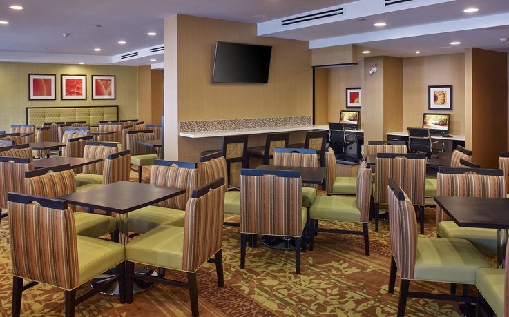 Imagen del bar/restaurante del Hotel Holiday Inn Express Toronto - North York, An Ihg. Foto 4