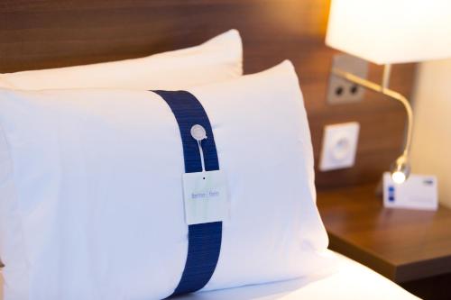 Imagen de la habitación del Hotel Holiday Inn Express Toulon - Est, An Ihg. Foto 9