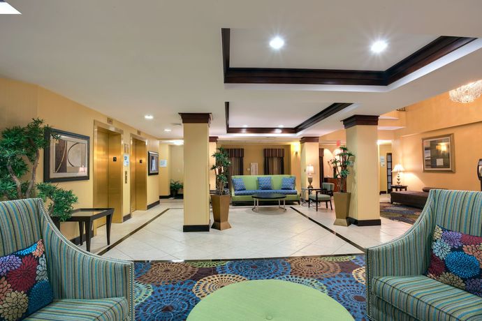 Imagen de los interiores del Hotel Holiday Inn Express Tower Center, An Ihg. Foto 14