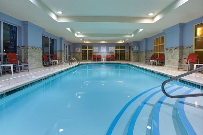 Imagen de la piscina del Hotel Holiday Inn Express Tower Center, An Ihg. Foto 19