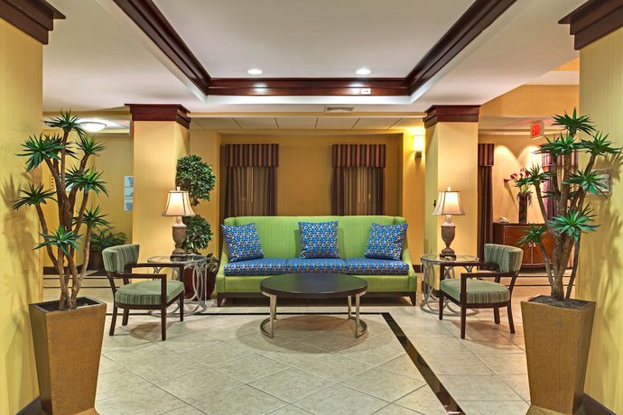 Imagen de los interiores del Hotel Holiday Inn Express Tower Center, An Ihg. Foto 18