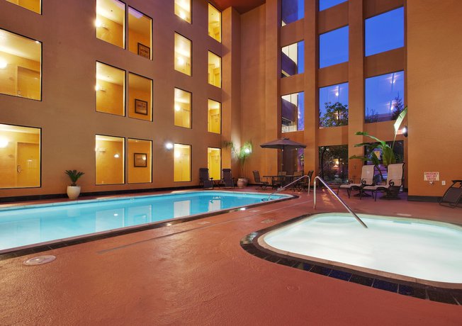 Imagen de la piscina del Hotel Holiday Inn Express Union City (San Jose), an IHG. Foto 18