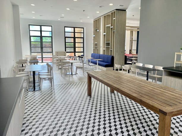 Imagen del bar/restaurante del Hotel Holiday Inn Express Valencia Ciudad De Las Ciencias, An Ihg. Foto 2