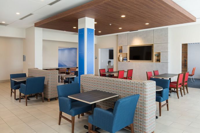 Imagen del bar/restaurante del Hotel Holiday Inn Express Visalia Sequoia Gateway Area, An Ihg. Foto 4