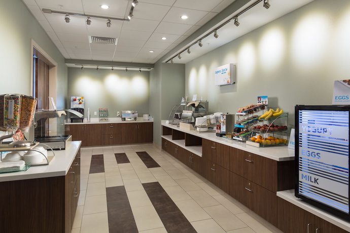 Imagen del bar/restaurante del Hotel Holiday Inn Express Visalia Sequoia Gateway Area, An Ihg. Foto 6