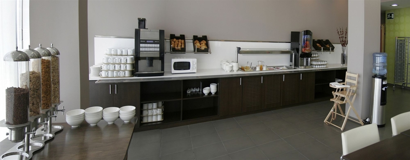 Imagen del bar/restaurante del Hotel Holiday Inn Express Vitoria, An Ihg. Foto 4