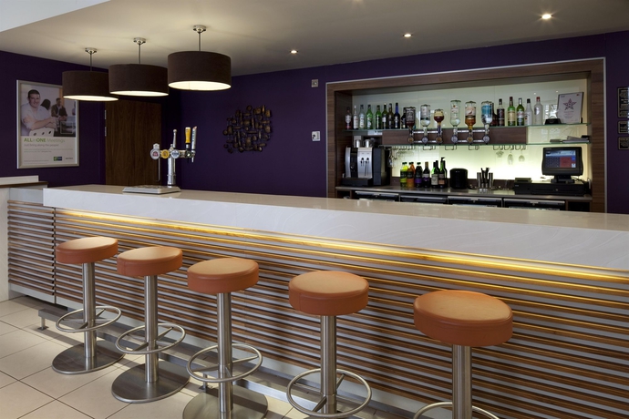 Imagen del bar/restaurante del Hotel Holiday Inn Express Walsall M6j10, An Ihg. Foto 5
