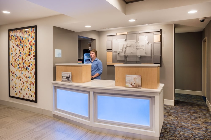 Imagen de los interiores del Hotel Holiday Inn Express Warrenton, An Ihg. Foto 16