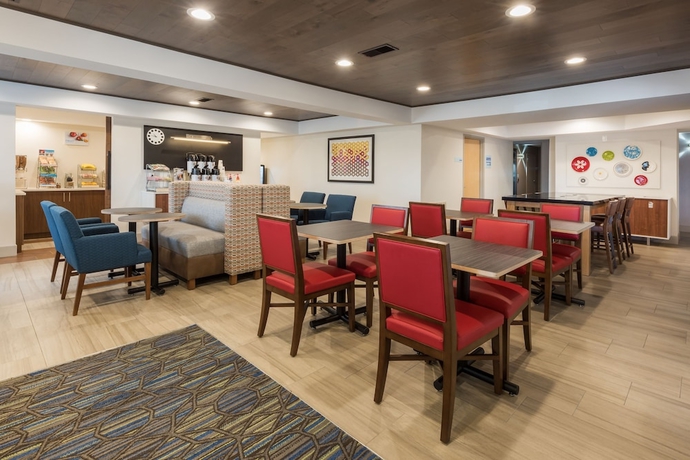 Imagen del bar/restaurante del Hotel Holiday Inn Express Warrenton, An Ihg. Foto 5