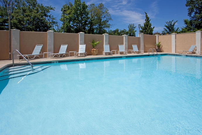 Imagen de la piscina del Hotel Holiday Inn Express Washington Dc East - Andrews Afb, An Ihg. Foto 15