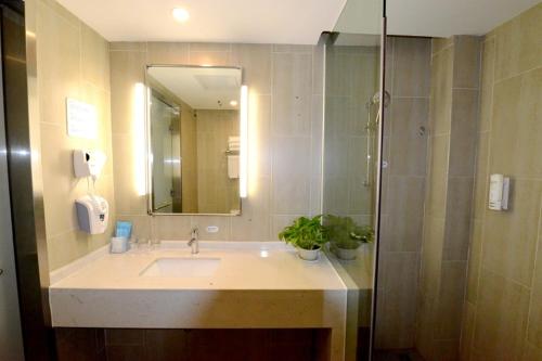 Imagen de la habitación del Hotel Holiday Inn Express Weihai Economic Zone. Foto 8