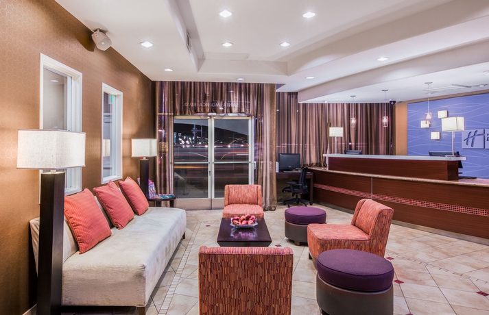 Imagen de los interiores del Hotel Holiday Inn Express West Los Angeles. Foto 13