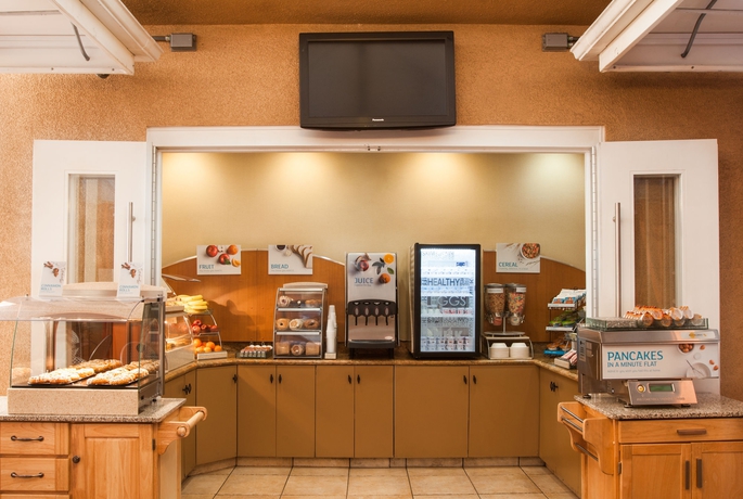 Imagen del bar/restaurante del Hotel Holiday Inn Express West Los Angeles. Foto 4