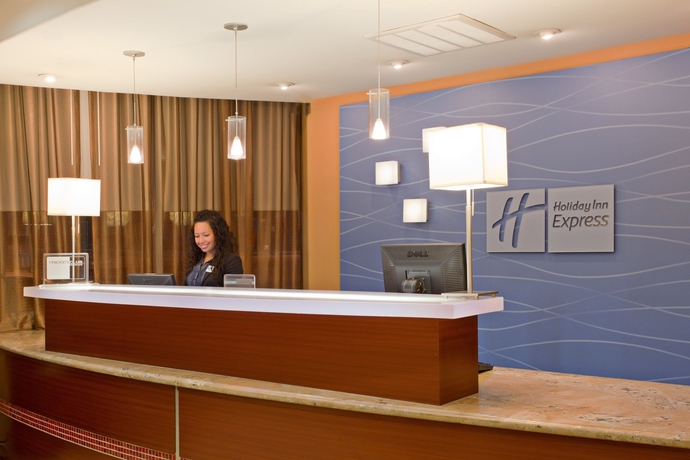 Imagen de los interiores del Hotel Holiday Inn Express West Los Angeles. Foto 14