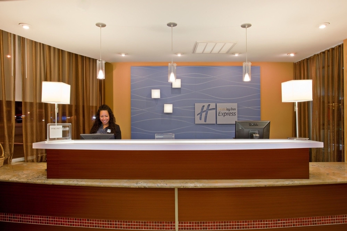 Imagen de los interiores del Hotel Holiday Inn Express West Los Angeles. Foto 15