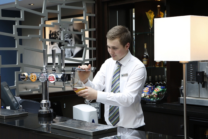 Imagen del bar/restaurante del Hotel Holiday Inn Express Windsor, An Ihg. Foto 4