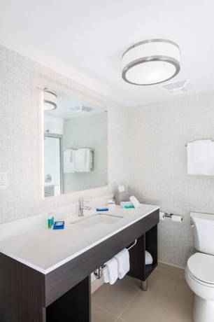 Imagen de la habitación del Hotel Holiday Inn Express Windsor Waterfront, An Ihg. Foto 10