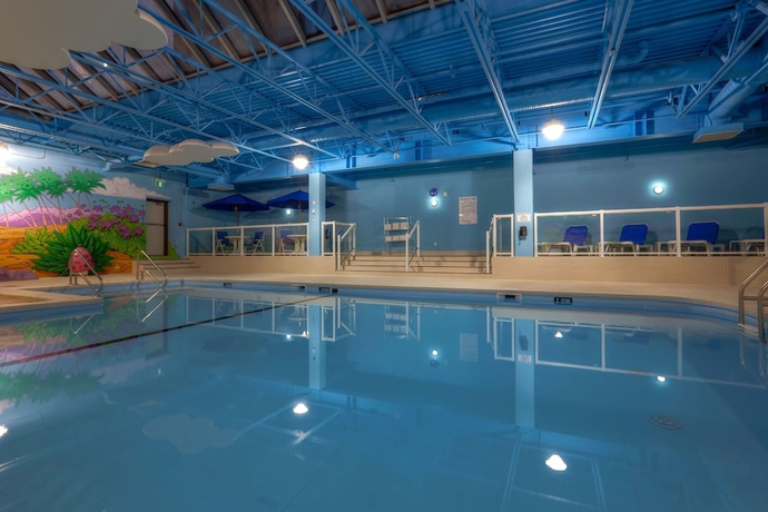 Imagen de la piscina del Hotel Holiday Inn Express Winnipeg Airport Polo Park. Foto 18