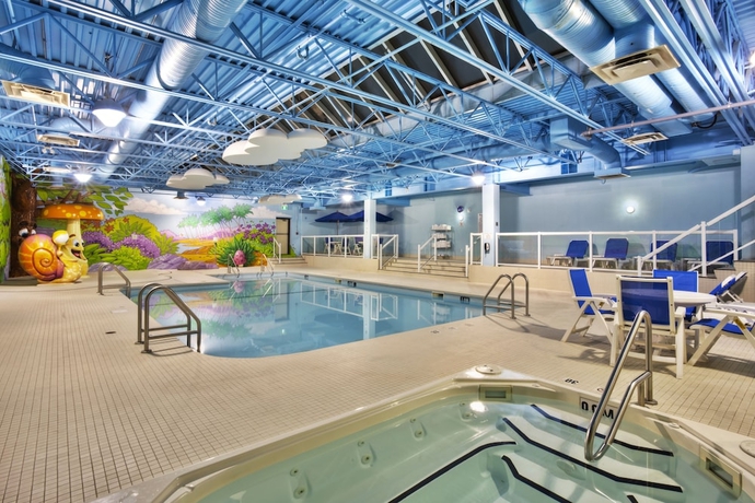 Imagen de la piscina del Hotel Holiday Inn Express Winnipeg Airport Polo Park. Foto 19