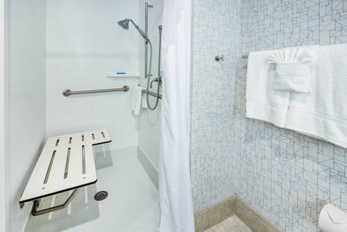 Imagen de la habitación del Hotel Holiday Inn Express Woodbridge. Foto 10