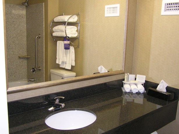 Imagen de la habitación del Hotel Holiday Inn Express Woodstock-shenandoah Valley, An Ihg. Foto 9