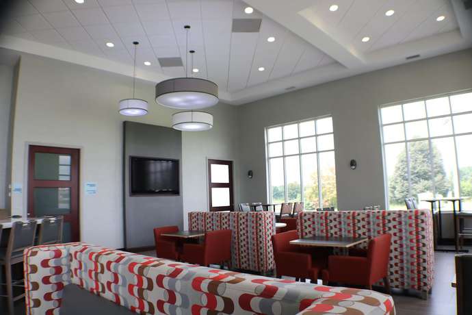 Imagen del bar/restaurante del Hotel Holiday Inn Express Woodstock-shenandoah Valley, An Ihg. Foto 2
