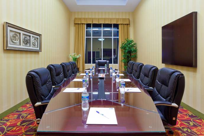 Imagen de los interiores del Hotel Holiday Inn Express Woodstock-shenandoah Valley, An Ihg. Foto 15