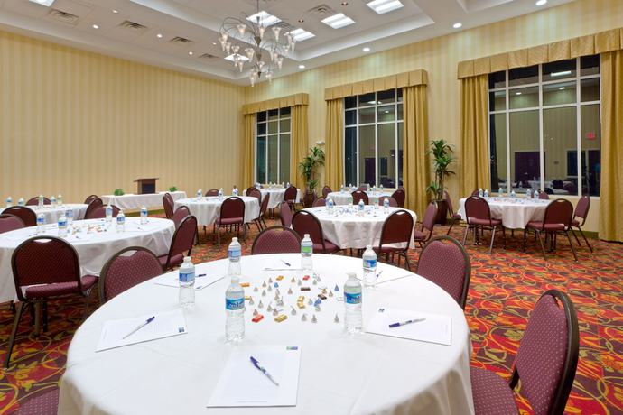 Imagen de los interiores del Hotel Holiday Inn Express Woodstock-shenandoah Valley, An Ihg. Foto 17