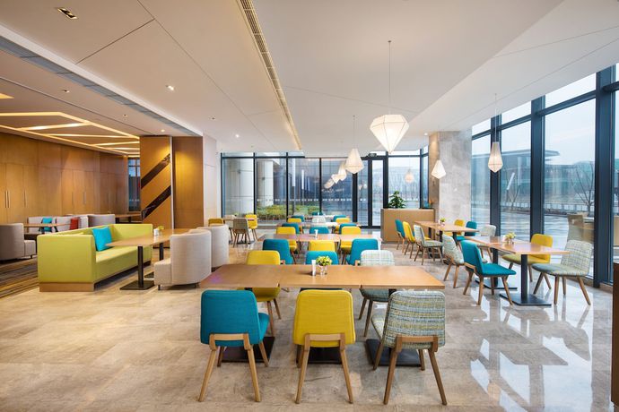 Imagen del bar/restaurante del Hotel Holiday Inn Express Wuxi Taihu New City, An Ihg. Foto 8
