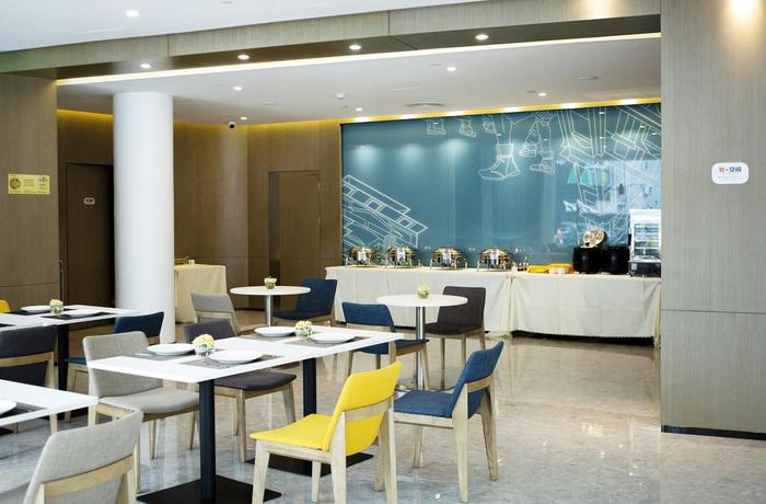 Imagen de los interiores del Hotel Holiday Inn Express Xiamen City Center, An Ihg. Foto 8