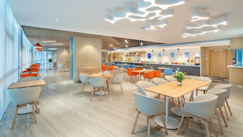 Imagen del bar/restaurante del Hotel Holiday Inn Express Yangjiang City Center, An Ihg. Foto 4